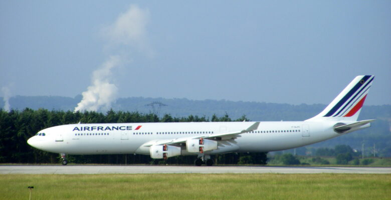 Airbus A 340 de la compagnie aérienne Air France