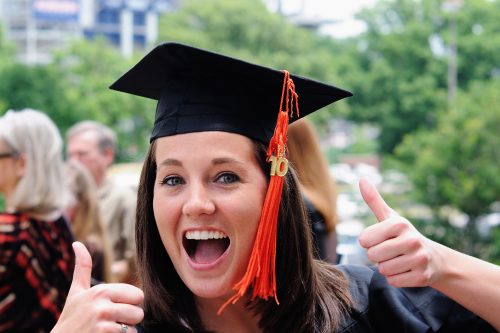 Le chapeau de remise de diplôme : origine et symbolisme