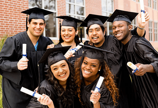 Le chapeau de remise de diplôme : origine et symbolisme